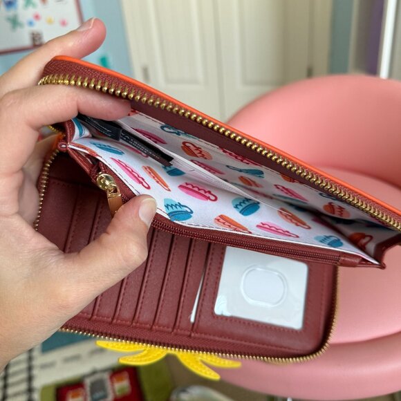 NWOT Loungefly Disney Alice in Wonderland March Hare Clutch Wallet - Picture 6 of 8